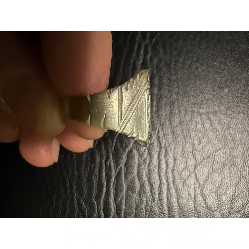Vintage Silver Signet Ring Mens Brutalist Abstract Hand Carved Leaf Detail 8.35g